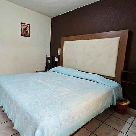 Hotel 2000 莫雷利亚 外观 照片