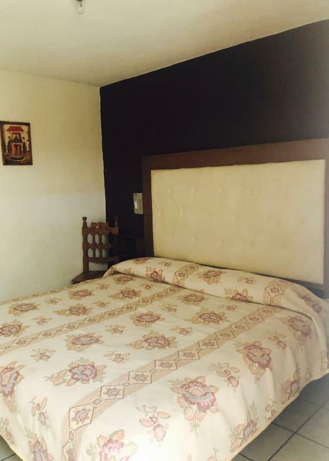 Hotel 2000 莫雷利亚 外观 照片